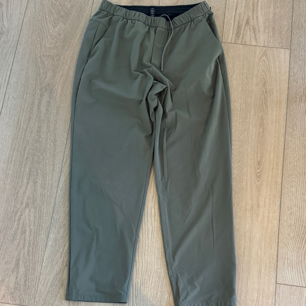 Men's lululemon green pull-on pants size L
